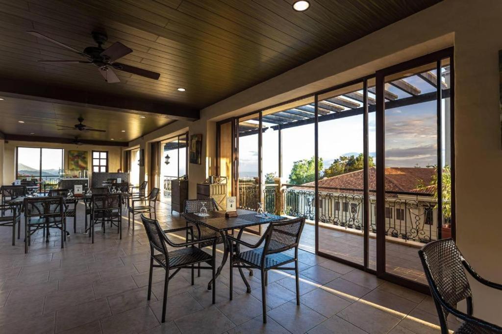 Splendido Hotel Tagaytay City Esterno foto
