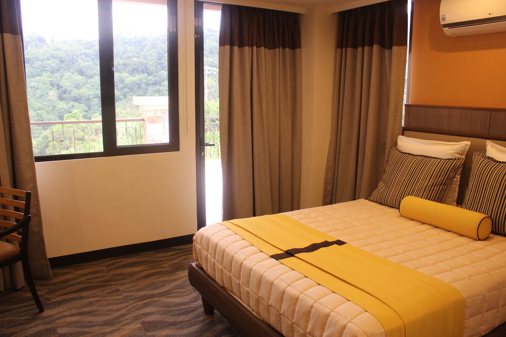 Splendido Hotel Tagaytay City Esterno foto